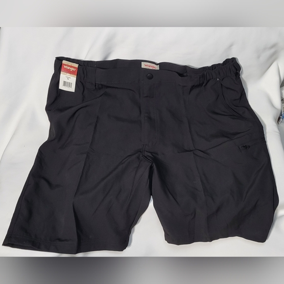 Wrangler Authentics Men's NWT Black Performance Side Elastic Utility Short Sz 42 - Picture 2 of 16